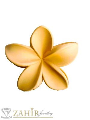 Хит модел щипка хавайско цвете в цвят горчица, с размери 7 на 7 см, материал матов силикон - ST1230